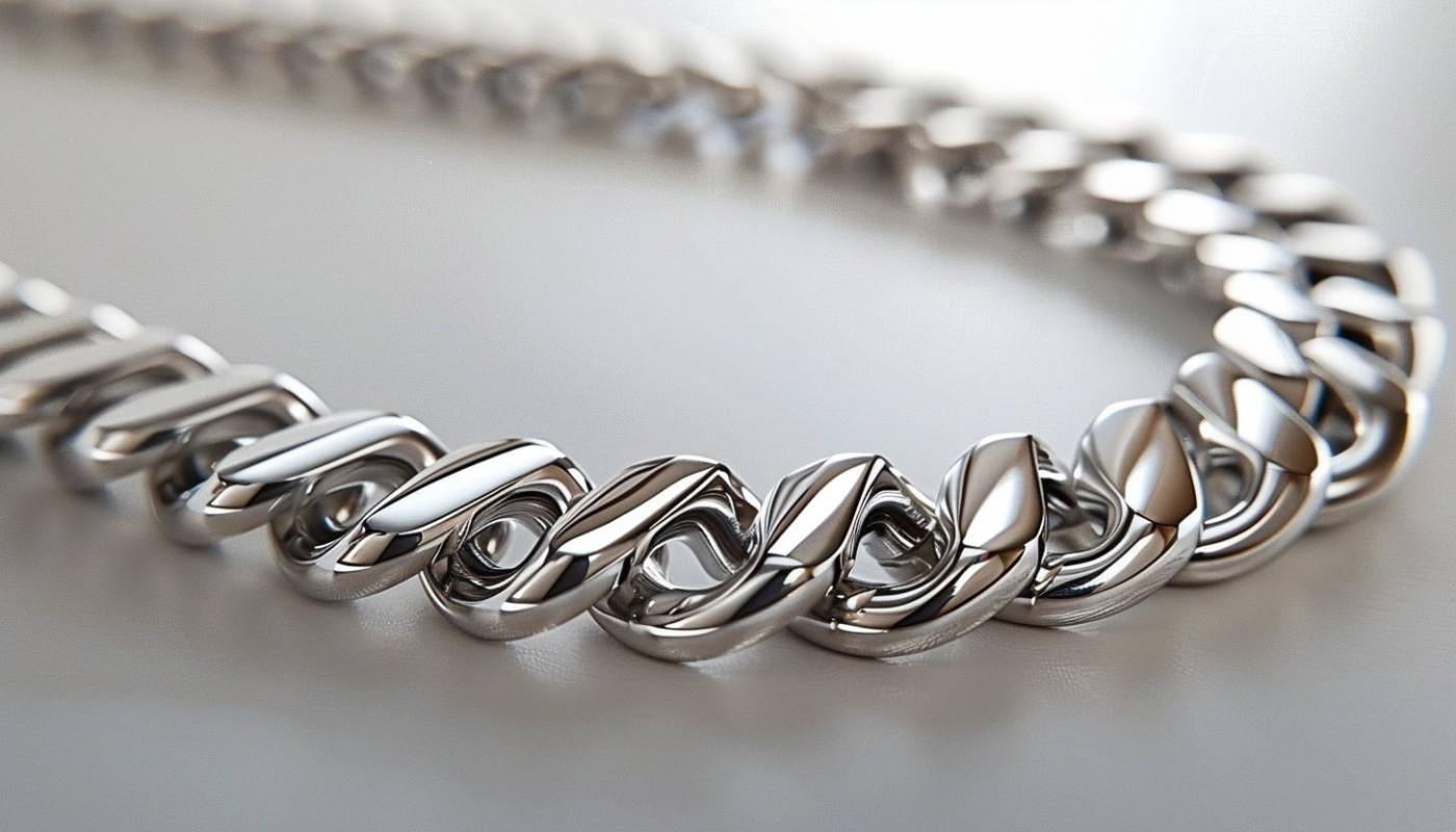 Guide d'achat : choisir le bijou en acier inoxydable parfait